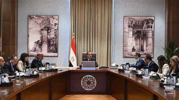 رئيس الوزراء يبرز فرص الاستثمار في قطاع الكهرباء على مدى العقد المقبل رئيس الوزراء يبرز فرص الاستثمار في قطاع الكهرباء على مدى العقد المقبل