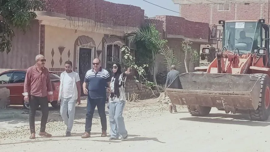 محافظ الإسماعيلية يشرف على تنفيذ عمليات الإزالة لتوسيع طريق المحطة