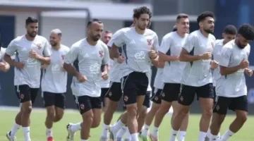 ريبيرو يمنح لاعبي الأهلي فرصة للاسترخاء أثناء التدريبات اليوم لتعزيز الأداء.