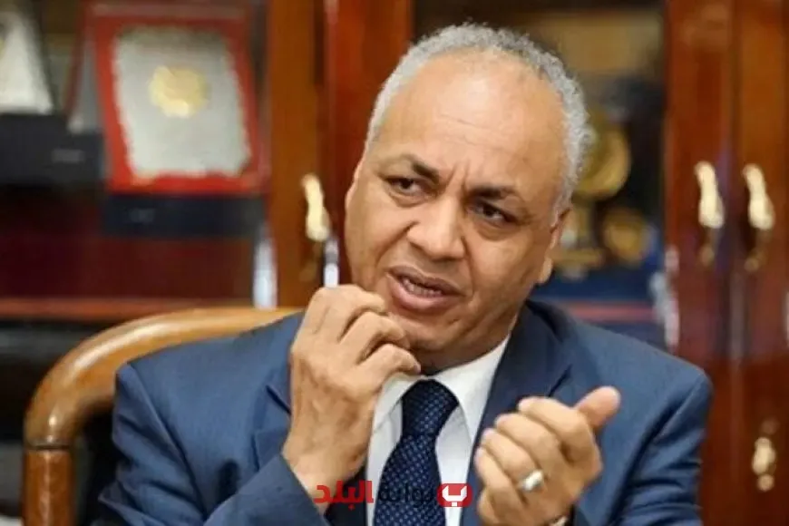 مصطفى بكري يُخطِر الشرطة الإلكترونية بوجود صفحة مزيفة على فيسبوك!
