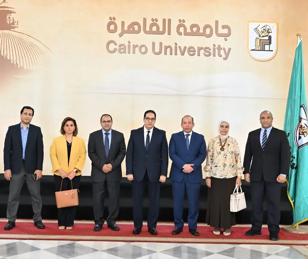 رئيس جامعة القاهرة يلتقي بلجنة الأمانة العلمية وأخلاقيات البحث في “طب قصر العيني” رئيس جامعة القاهرة يلتقي بلجنة الأمانة العلمية وأخلاقيات البحث في “طب قصر العيني”