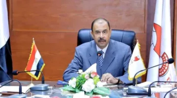 rewrite this title in other words: محافظ سوهاج يوجه بصرف مكافأة تشجيعية لموظف الإدارة الزراعية بسوهاج