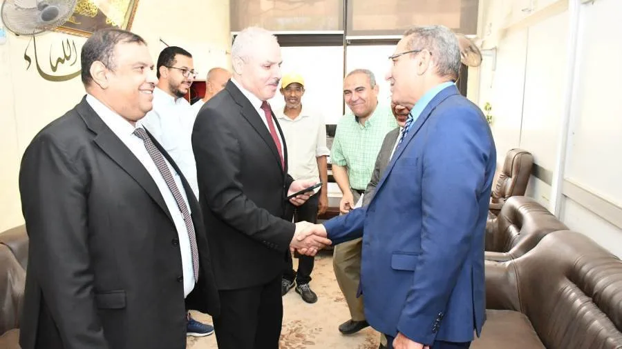رئيس جامعة قناة السويس يبارك للعاملين في المبنى الإداري بمناسبة عيد الأضحى المبارك رئيس جامعة قناة السويس يبارك للعاملين في المبنى الإداري بمناسبة عيد الأضحى المبارك