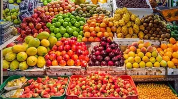 مع ارتفاع درجات الحرارة، أسعار الفواكه تبقى مستقرة في أسواق سوهاج اليوم.