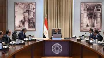 توسيع الاستثمارات الخارجية المباشرة: رئيس الوزراء يقدم فرص الاستثمار في مجالي السياحة والتراث.