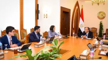 وزير الخارجية يجتمع بمجموعة من الطلاب في الجامعات البريطانية