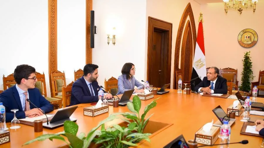 وزير الخارجية يجتمع بمجموعة من الطلاب في الجامعات البريطانية وزير الخارجية يجتمع بمجموعة من الطلاب في الجامعات البريطانية