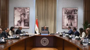 رئيس الوزراء يسلط الضوء على فرص الاستثمار في مجال الكهرباء والطاقة خلال العقد المقبل.
