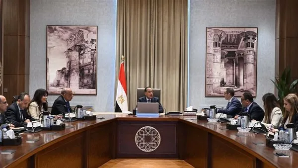 رئيس الوزراء يسلط الضوء على فرص الاستثمار في مجال الكهرباء والطاقة خلال العقد المقبل. رئيس الوزراء يسلط الضوء على فرص الاستثمار في مجال الكهرباء والطاقة خلال العقد المقبل.