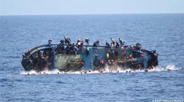 استرداد جثة سيدة من ضحايا حادث تروسيكل في نهر النيل بأسيوط بعد انجرافه لمسافة 50 كيلومترًا.