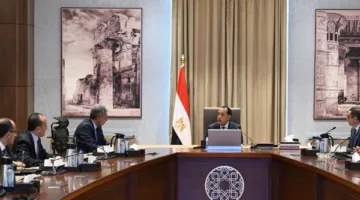 رئيس الوزراء يناقش فرص الاستثمار في مجالي السياحة والتراث الثقافي