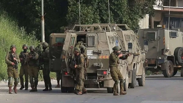 الجيش الإسرائيلي: إصابة أربعة جنود أثناء محاولة فلسطيني الاستيلاء على سلاح أحد الجنود في الضفة الغربية. الجيش الإسرائيلي: إصابة أربعة جنود أثناء محاولة فلسطيني الاستيلاء على سلاح أحد الجنود في الضفة الغربية.