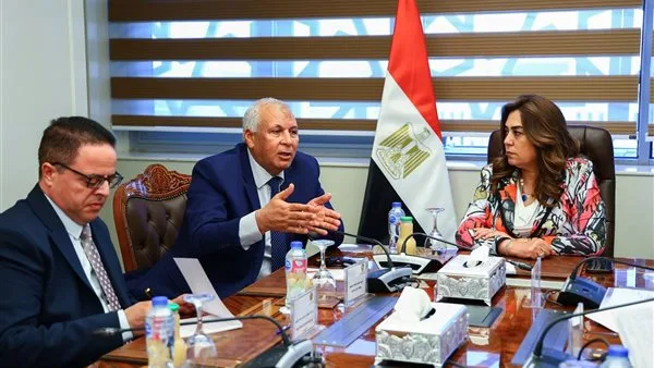 وزيرة التنمية المحلية تراقب عن كثب تقدم إنشاء مركز لإنتاج الحرير الطبيعي وزيرة التنمية المحلية تراقب عن كثب تقدم إنشاء مركز لإنتاج الحرير الطبيعي