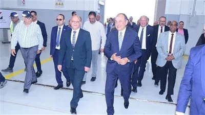 وزير قطاع الأعمال يزور شركة النصر للسيارات لمتابعة التحضيرات النهائية لمصنع سيارات الركوب وزير قطاع الأعمال يزور شركة النصر للسيارات لمتابعة التحضيرات النهائية لمصنع سيارات الركوب