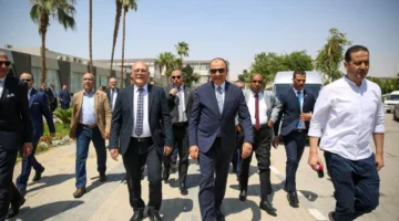 وزير قطاع الأعمال يزور شركة النصر للسيارات لمراقبة تقدم العمل في مصنع الأتوبيسات