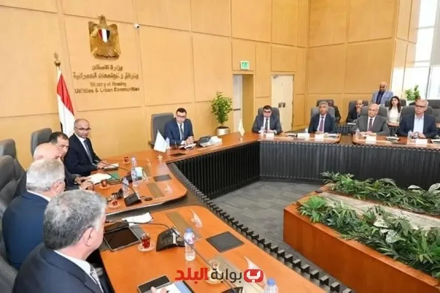 وزير الإسكان ينتظر مستجدات مشاريع المرافق ويدعم تعزيز الصناعة المحلية في البلاد