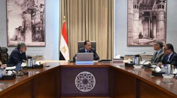 رئيس الوزراء يشرف على سير العمل في التشغيل التجريبي لمشروع تحديث نظام زيارة أهرامات الجيزة.