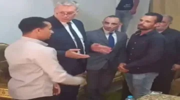 وزير البترول يعزي عائلة الشهيد خالد عبد العزيز في بلده بالدقهلية