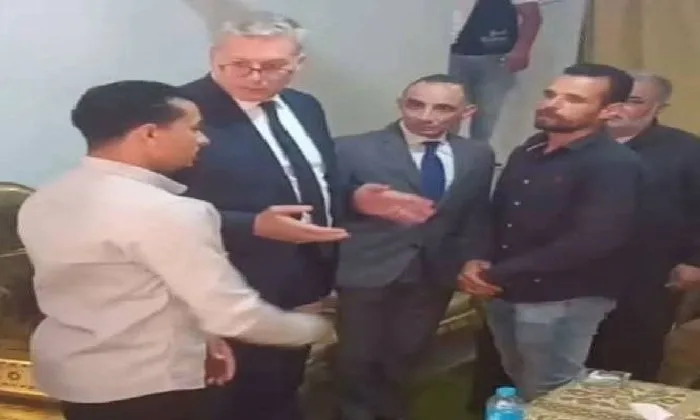 وزير البترول يعزي عائلة الشهيد خالد عبد العزيز في بلده بالدقهلية وزير البترول يعزي عائلة الشهيد خالد عبد العزيز في بلده بالدقهلية