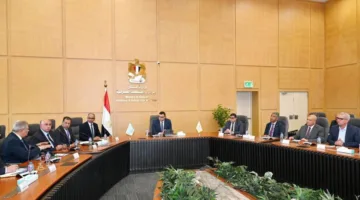 وزير الإسكان يتابع حالة مشروعات البنية التحتية التي تنفذها الوزارة على مستوى الدولة بالإضافة إلى وضع توطين الصناعة