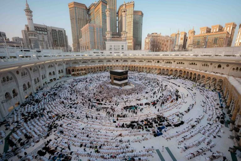 تطبيق “نسك” يطلق إصدار تأشيرات العمرة الدولية ابتداءً من غد لموسم 2025 تطبيق “نسك” يطلق إصدار تأشيرات العمرة الدولية ابتداءً من غد لموسم 2025