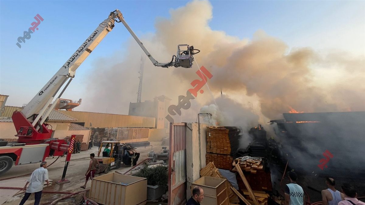 حريق مخزن أخشاب بالقاهرة