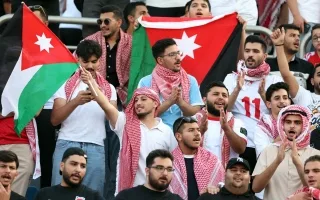 جماهير الأردن تستقبل “أسود الرافدين” بحماس وتشارك في أداء النشيد الوطني العراقي (فيديو)