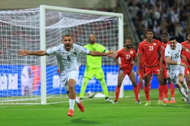 بمساهمة وسام أبو علي.. عمان تصعد إلى ملحق كأس العالم رغم التعادل مع فلسطين