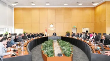 وزير الإسكان يراقب تقدم مشاريع تطوير القرى الريفية وتوطين الصناعة