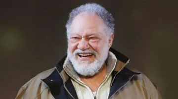 يحيى الفخراني: “الملك لير” هو النص المثالي للجمهور.. ولم أجد عملاً مناسباً للمشاركة في رمضان 2025.
