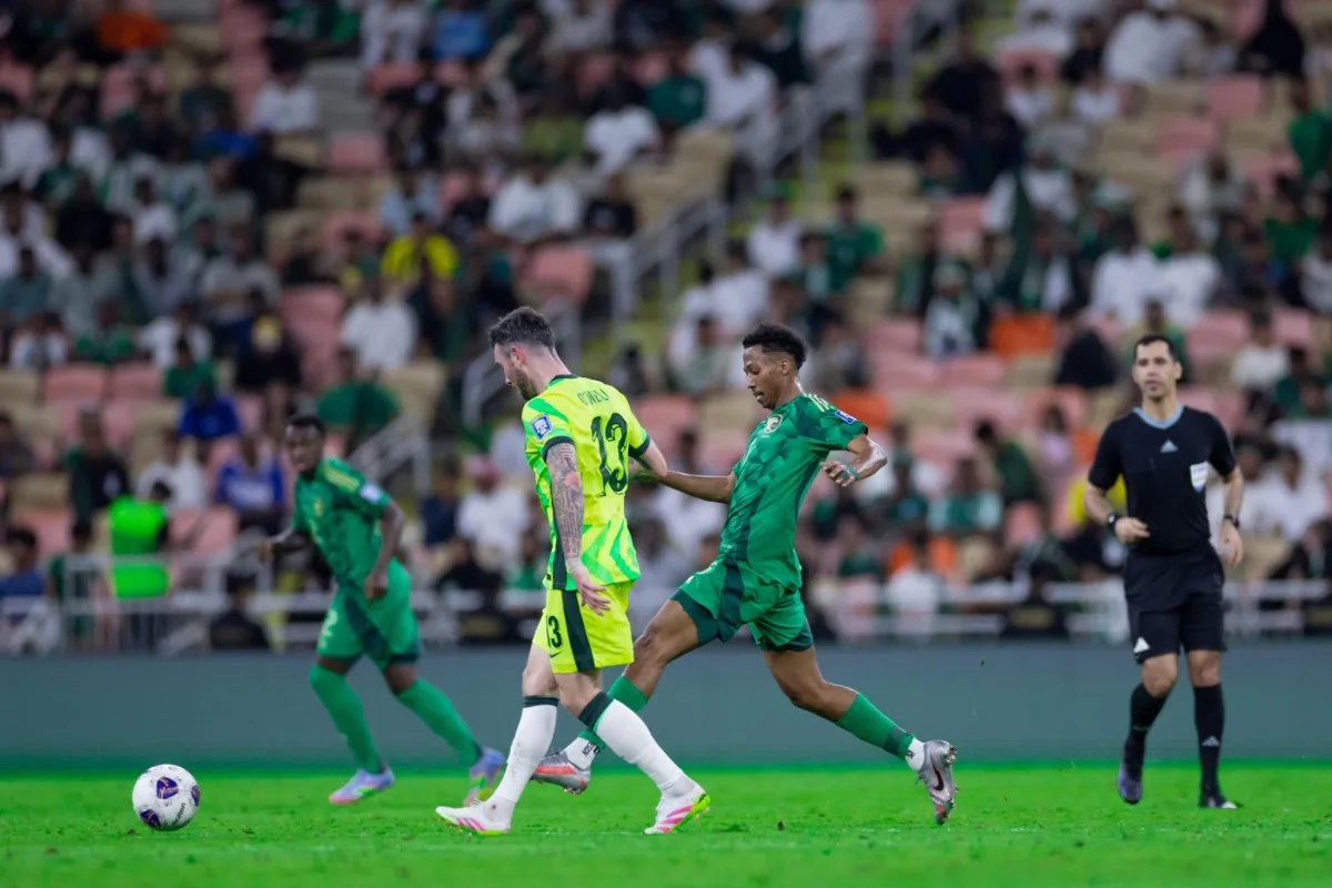 أستراليا تضمن مكانها في نهائيات كأس العالم 2026 بعد انتصارها على السعودية 2-1.