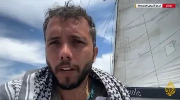ناشط من سفينة ‘مادلين’ يبدأ إضراباً عن الطعام