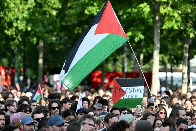 سموتريتش يقطع العلاقات مع البنوك الفلسطينية ردًا على العقوبات الغربية