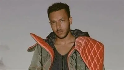 أفضل شاب في مصر: عمر مرموش يمنح تيشيرته لويجز ويعلق: إلى أعظم رابور في العالم أفضل شاب في مصر: عمر مرموش يمنح تيشيرته لويجز ويعلق: إلى أعظم رابور في العالم