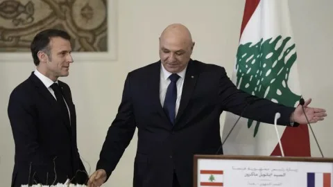 الرئيس اللبناني يطلب دعم فرنسا وأمريكا للضغط على إسرائيل لوقف هجماتها في الجنوب: ضرورة إنهاء أي أفعال تصب في مصلحة العدو.