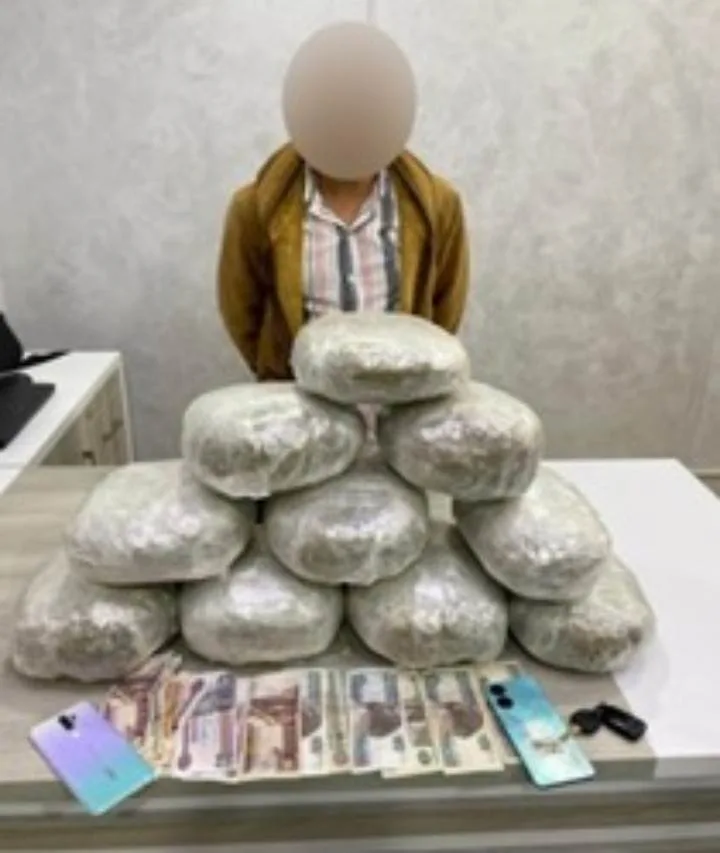 إلقاء القبض على مراكز إجرامية لتجارة المخدرات والأسلحة في عدة محافظات ومقتل اثنين من العناصر الإجرامية الخطيرة. إلقاء القبض على مراكز إجرامية لتجارة المخدرات والأسلحة في عدة محافظات ومقتل اثنين من العناصر الإجرامية الخطيرة.