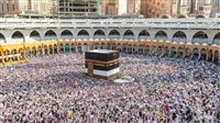 السعودية تفتح موسم العمرة وتبدأ في إصدار تأشيرات للمعتمرين من الخارج
