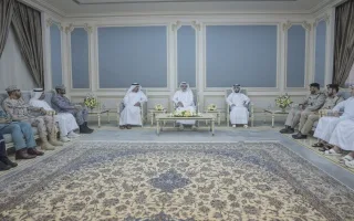 ولي عهد الشارقة يكرم الفرق التي ساهمت في إخماد حريق ميناء الحمرية