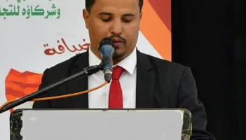 علي علي العيزري: الترجمة في عصر العولمة: هل هي رابط بين الثقافات أم وسيلة للسيطرة اللغوية؟