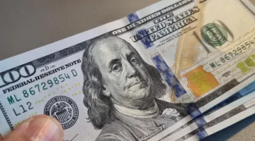 زيادة طفيفة في قيمة الدولار مقابل العملات الأخرى