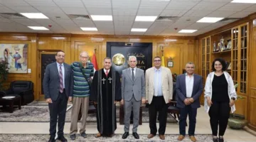 رئيس جامعة المنيا يرحب بوفد من الكنيسة الإنجيلية لتهنئتهم بعيد الأضحى المبارك