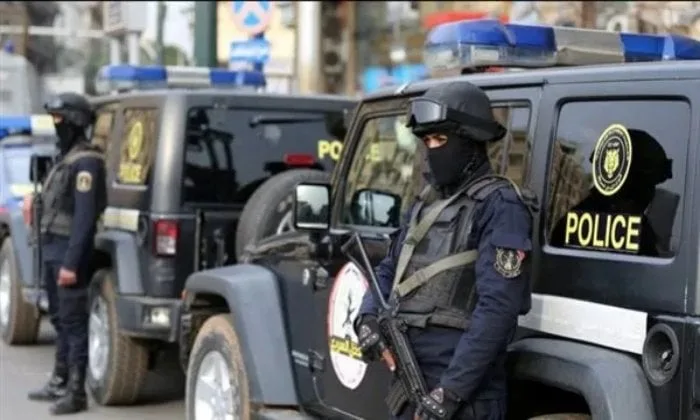 ضبط أكثر من 35 كيلو من المخدرات والأسلحة خلال مداهمات لوزراة الداخلية لأوكار إجرامية في أسوان ودمياط ضبط أكثر من 35 كيلو من المخدرات والأسلحة خلال مداهمات لوزراة الداخلية لأوكار إجرامية في أسوان ودمياط