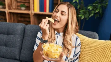 احذر من تناول رقائق البطاطس والمخبوزات.. أطعمة قد تسبب الإصابة بباركنسون الخطير.