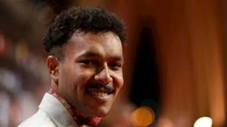 عمر مرموش يهدي “تي شيرت” لوويجز: “أعظم مغني راب على وجه الأرض” عمر مرموش يهدي “تي شيرت” لوويجز: “أعظم مغني راب على وجه الأرض”