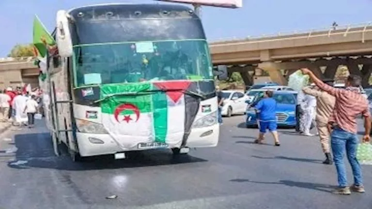 قافلة “الصمود” تصل إلى طرابلس وسط احتفاء جماهيري قافلة “الصمود” تصل إلى طرابلس وسط احتفاء جماهيري