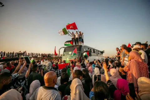 بين الإشادة والشكوك: ما هو المستقبل الذي ينتظر قافلة الصمود في المغرب العربي؟ هل يخفف حفتر الضغوط عن السيسي؟ وما عواقب السماح أو المنع من قبل مصر؟ بين الإشادة والشكوك: ما هو المستقبل الذي ينتظر قافلة الصمود في المغرب العربي؟ هل يخفف حفتر الضغوط عن السيسي؟ وما عواقب السماح أو المنع من قبل مصر؟