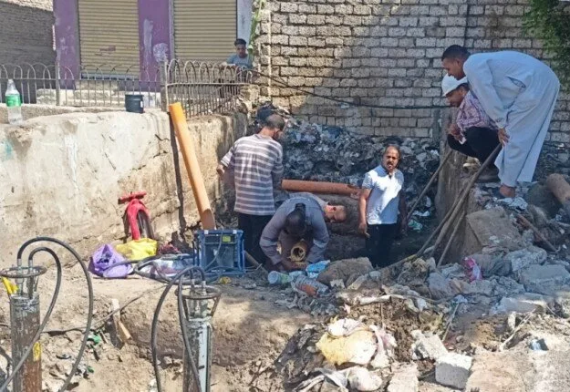 محافظ المنيا يطلب تسريع إصلاح خط الغاز الطبيعي في سكة تلة مع الحفاظ على استمرار الخدمة للمواطنين. محافظ المنيا يطلب تسريع إصلاح خط الغاز الطبيعي في سكة تلة مع الحفاظ على استمرار الخدمة للمواطنين.