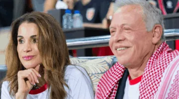 الملك عبدالله الثاني، والملكة رانيا، والأمير الحسين يحتشدون في المدرجات لتشجيع فريق النشامى.