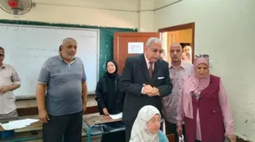 مدير تعليم القليوبية يزور مركز تصحيح نتائج الإعدادية العامة ويحث على الدقة في أعمال التصحيح