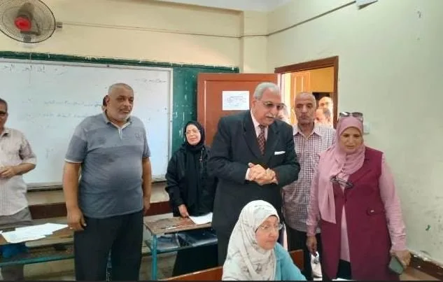 مدير تعليم القليوبية يزور مركز تصحيح نتائج الإعدادية العامة ويحث على الدقة في أعمال التصحيح مدير تعليم القليوبية يزور مركز تصحيح نتائج الإعدادية العامة ويحث على الدقة في أعمال التصحيح